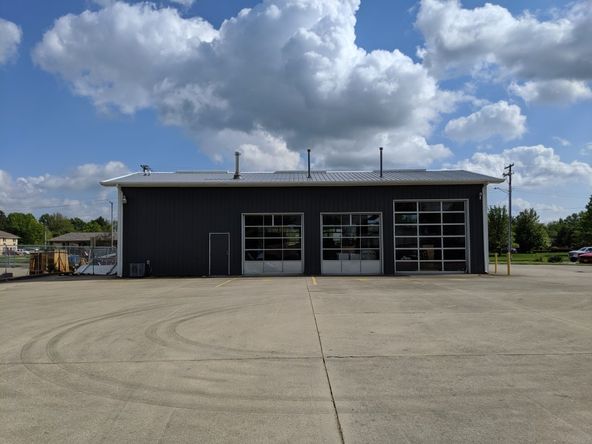 Former Jiffy Lube: 811 W Lincoln Ave, Charleston, IL 61920